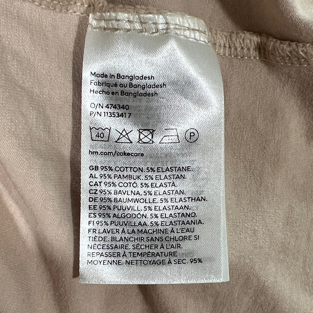 H&M V-Neck Short Sleeve Tee - Picture 4 of 4